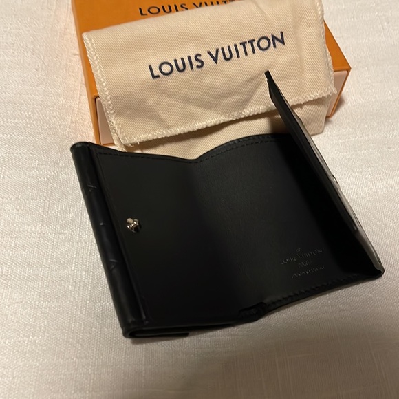 Authentic brand NEW Louis Vuitton Discovery Compact Wallet in Monogram Shadow - Picture 4 of 5